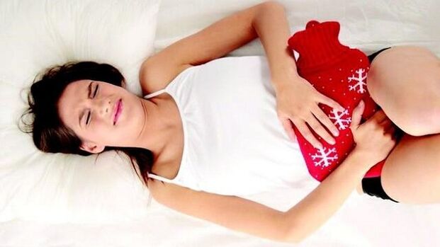 rozgrzewanie brzucha w przypadku bólu spowodowanego zapaleniem pęcherza moczowego